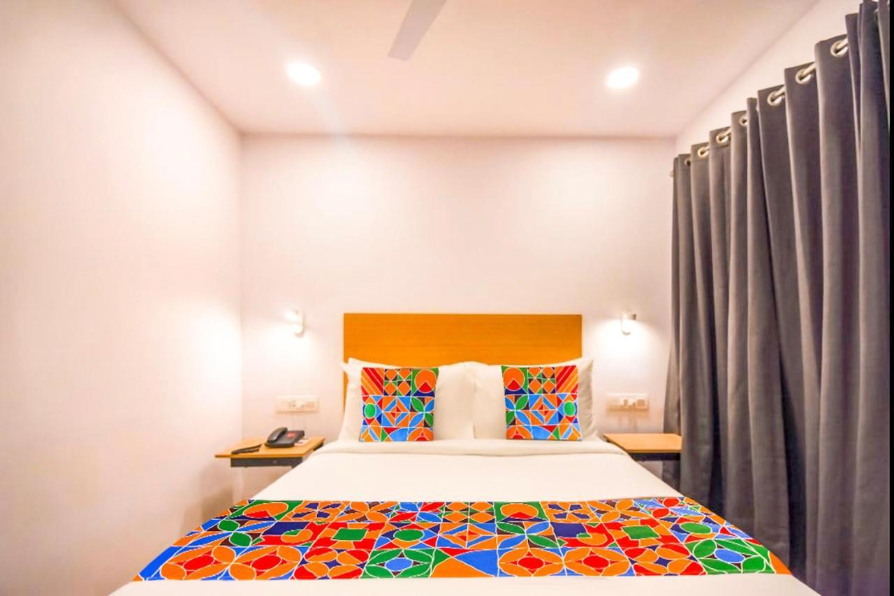 Fabexpress Heera Holiday Inn Kolkata Exterior photo